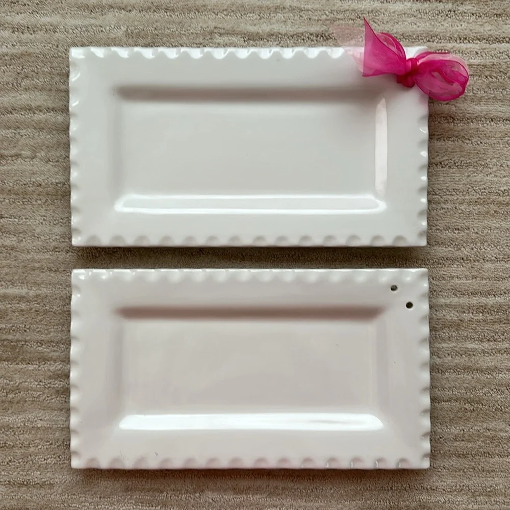 Southern Living Dress Me Up Ribbon Rectangular Platter 13.5 x 7.5 White Scallop